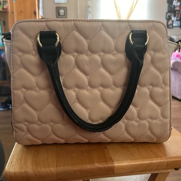 Betsey Johnson Black and Cream Quilted Handbag - Picture 2 of 11